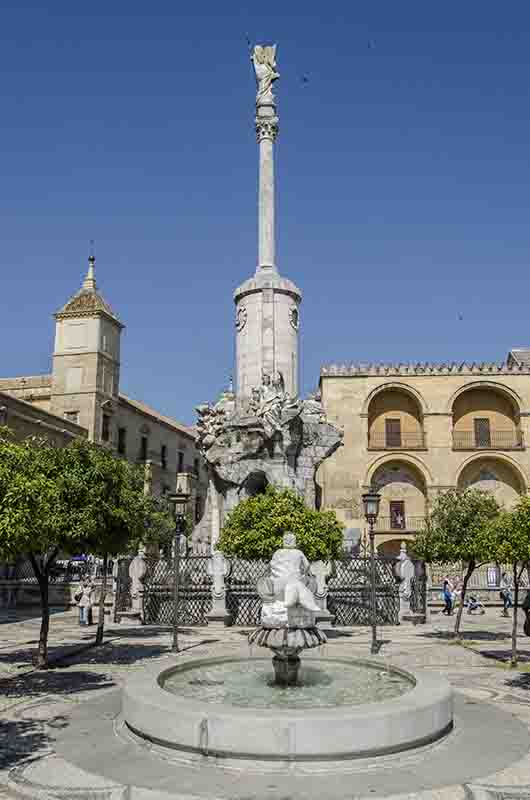 Córdoba 016 - Triunfo de san Rafael de la Puerta del Puente.jpg